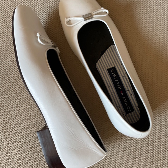 Tommy Hilfiger White Leather Ballerina Flats Size 7 / EU 38 - Picture 2 of 7